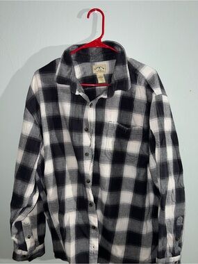 Men's Black & White Plaid Casual Button-Down Shirt